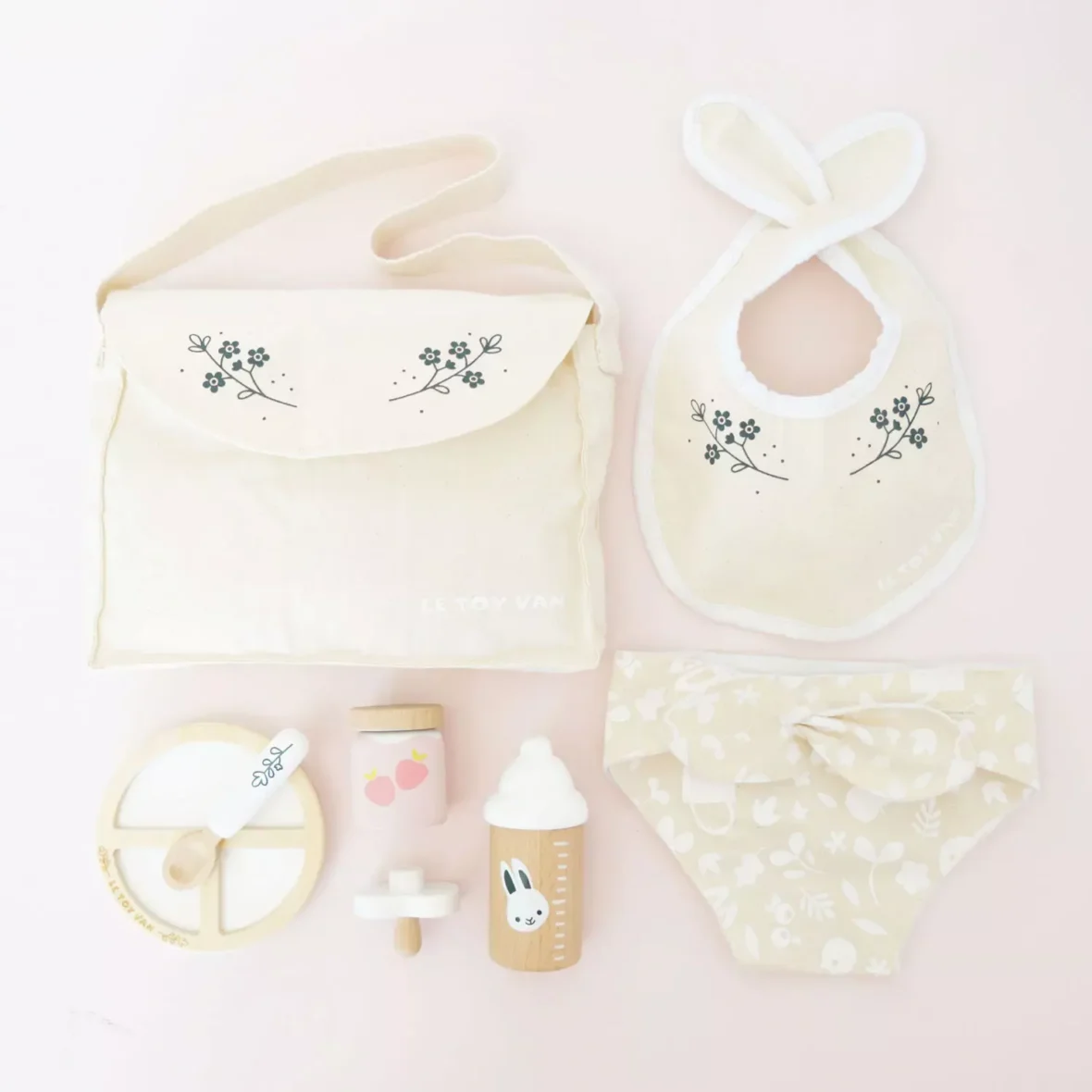 baby-wickel-und-pflegeset-dolls-nursing-kit-and-bag-le-toy-van-ltv-5060692635985-6_1920x1920