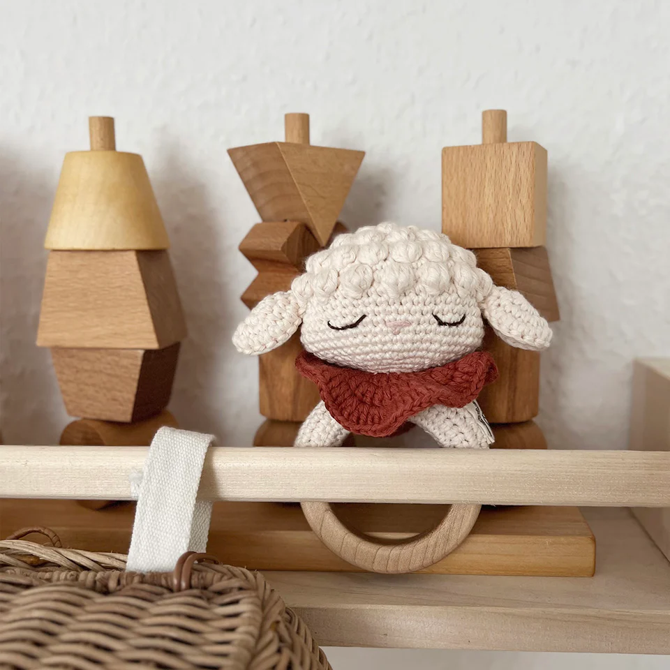Luka_the_Lamb_Teething_Ring_I_cherry_red-Teething_Rings_Rattles_Baby_Gym_Toys-P1150-1
