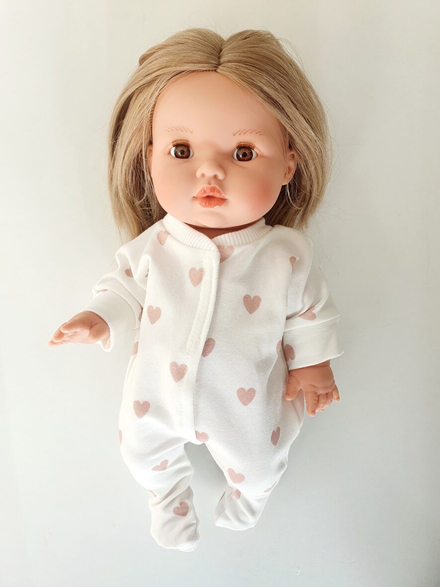 Combinaison longue à pieds cœurs beige rosé pour poupée 34 / 38 cm