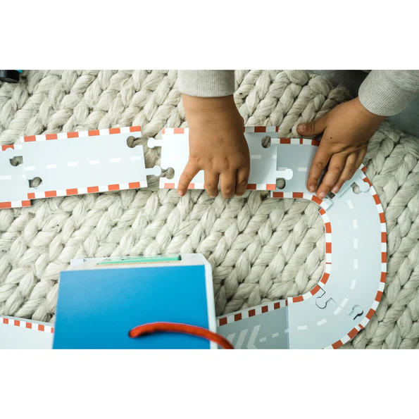 OTT11386-RacingTrackPlaySet_Lifestlye_38_595x595
