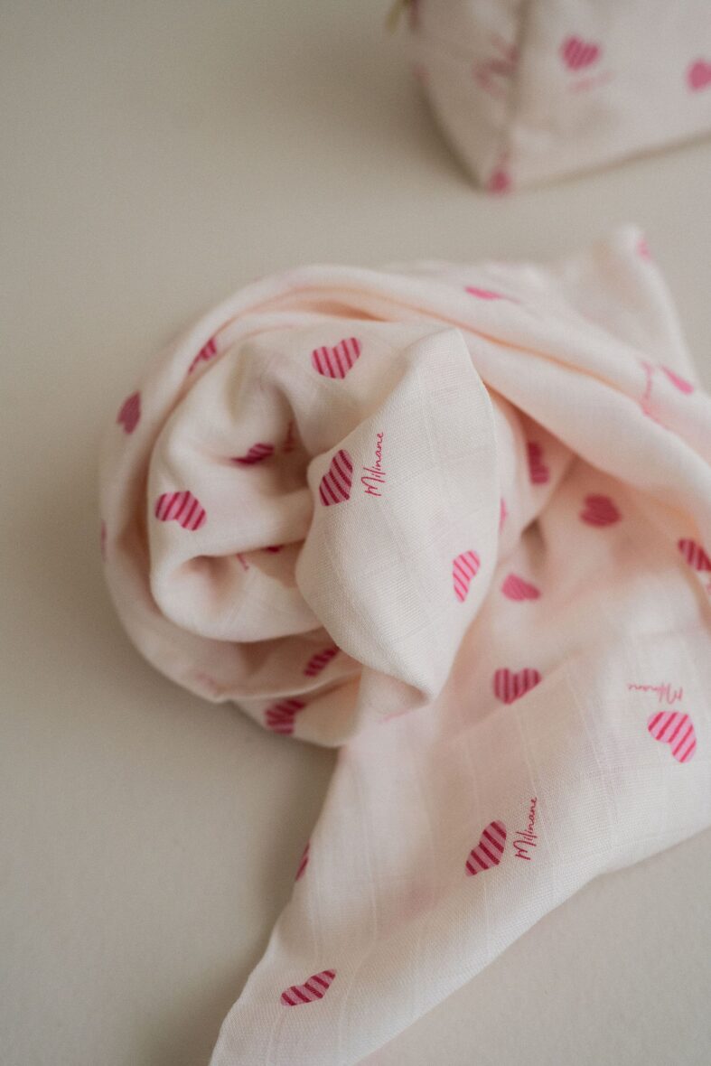 lot-de-2-langes-gaspard-sweetheart-coeurs-rayures-rose-bebe-milinane