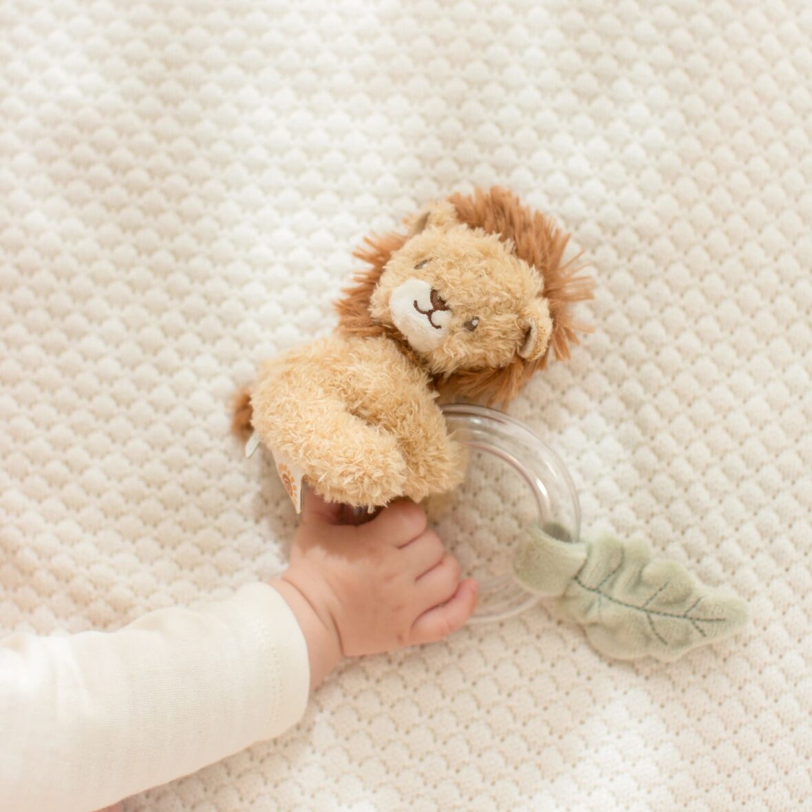 0036537_ring-rattle-lion-yellow-ld8314-3-shopify-square.jpg